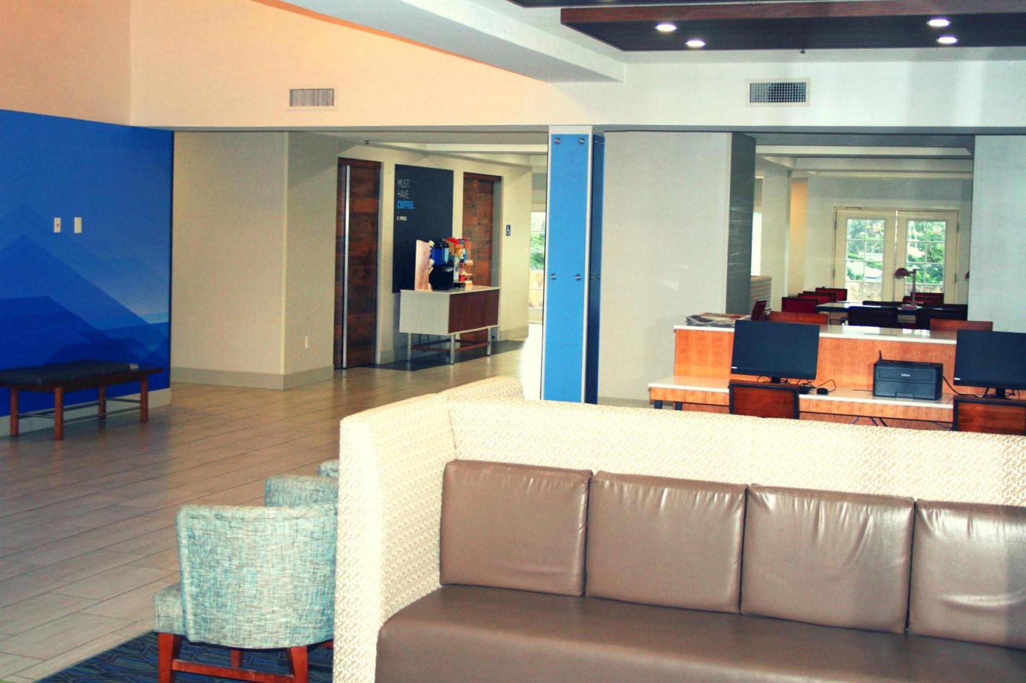 Holiday Inn Express Hotel & Suites Marina By Ihg Exterior foto