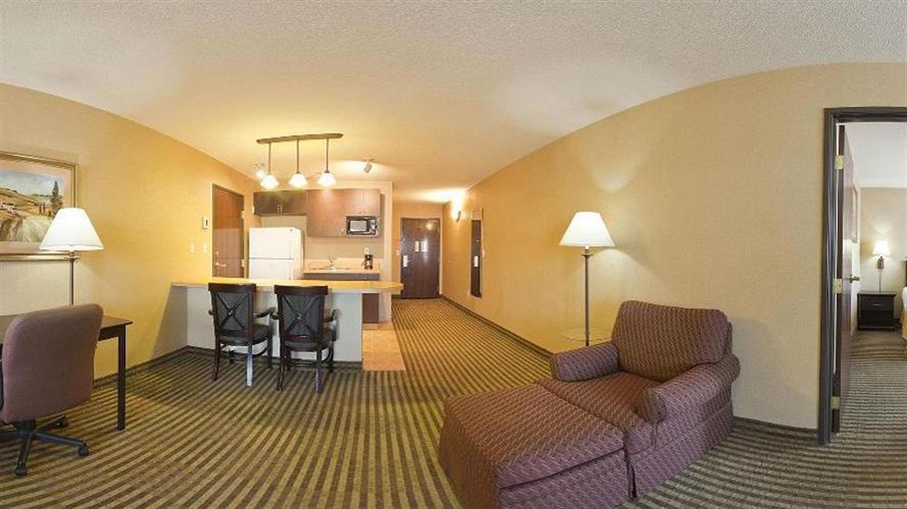 Holiday Inn Express Hotel & Suites Marina By Ihg Exterior foto